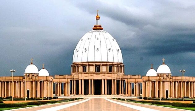basilique-Notre-Dame-de-la-Paix-de-Yamoussoukro-2